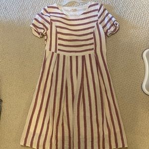 Short sleeve line dress